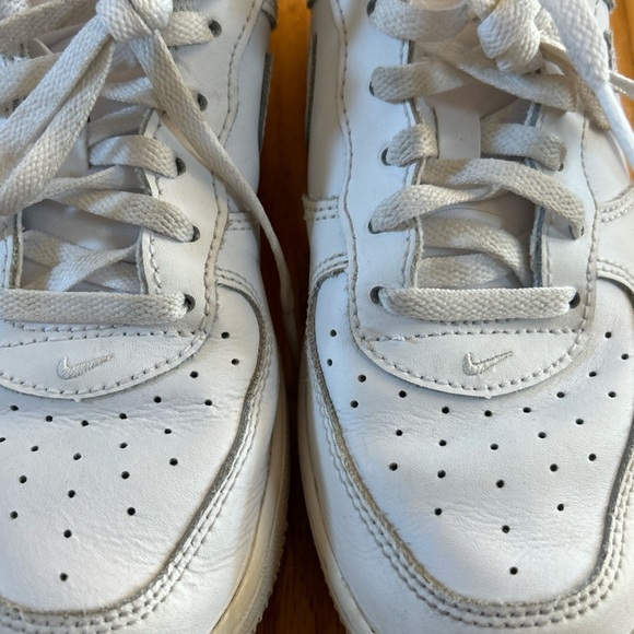 Nike Air Force One Sneaker Tennis Shoes Boys Girls Size 2 Youth Lace Up White - Picture 5 of 8